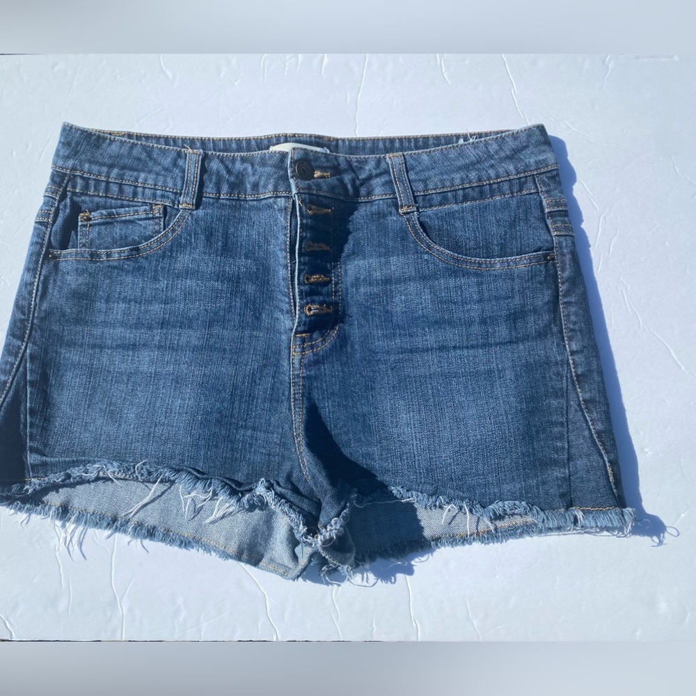Jolt ~Size 13 woman’s Button fly~Cut off denim shorts